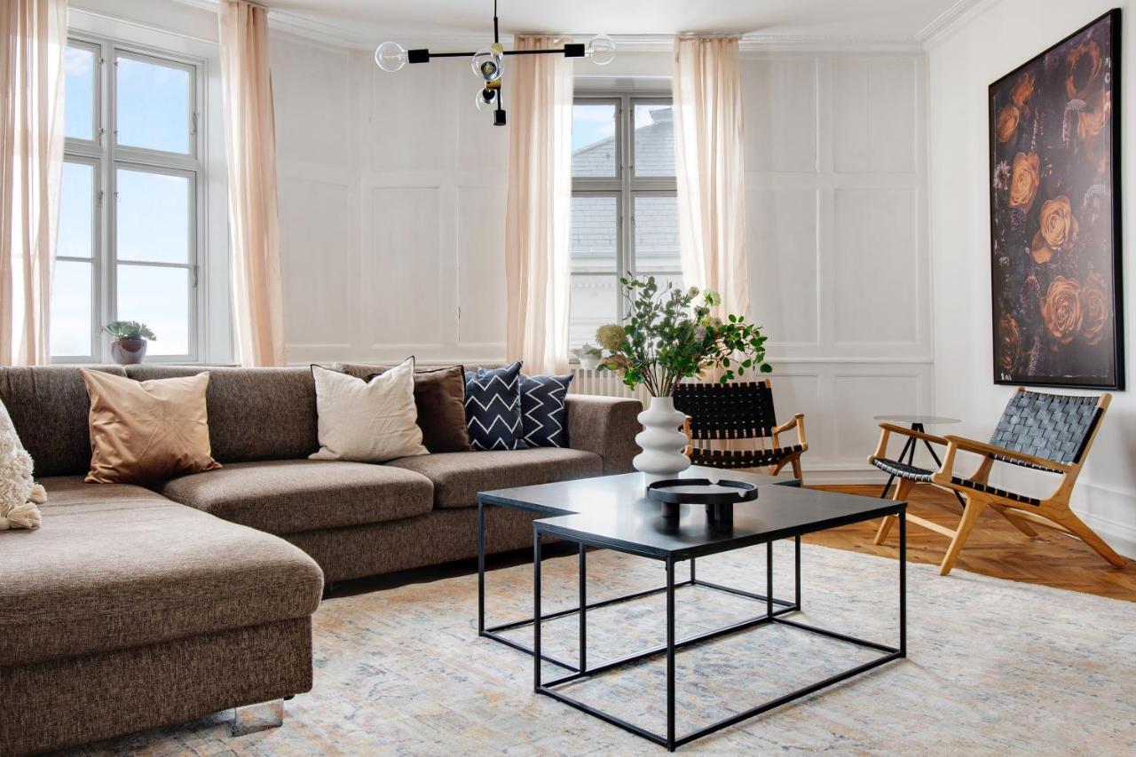 Sanders Square - Spacious Six-Bedroom Apartment Near Amalienborg Копенгаген Экстерьер фото